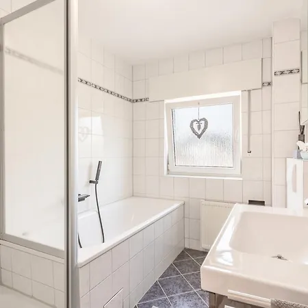 - Moderne Und Geraeumige 2 Zimmerwohnung Mit Sued-balkon In Gladbeck-brauck Naehe Movie Park Und Arena Aufschalke アパート *